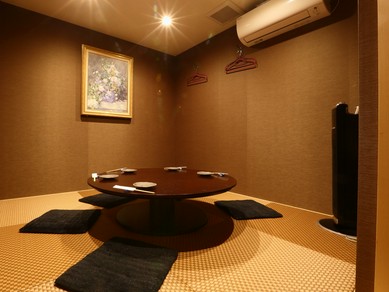 <1室限定>接待など会食にご利用いただける円卓個室がございます
