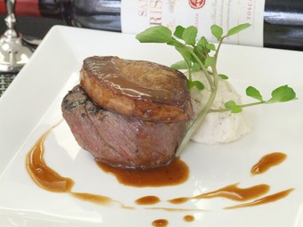 豪華な一皿『牛ロースのグリル　フォアグラのソテーを添えて』