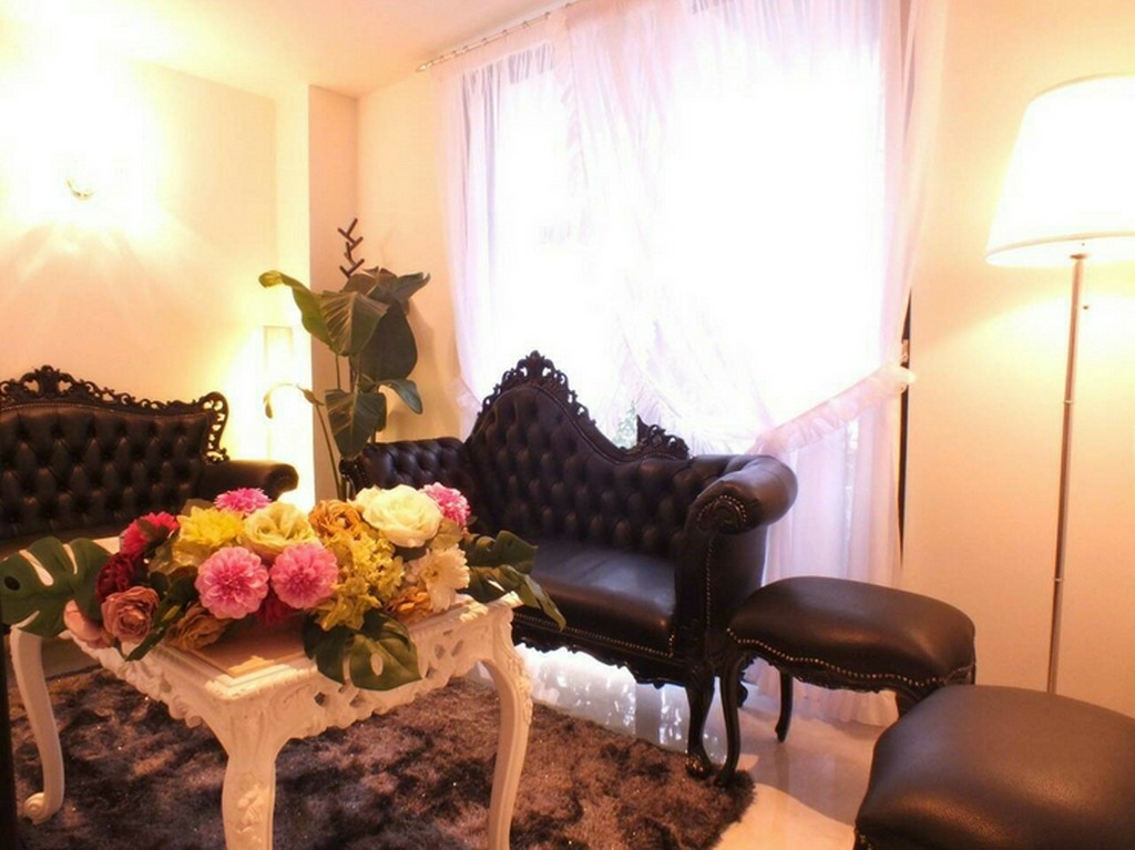 スタイリッシュでおしゃれな個室を完備しています。