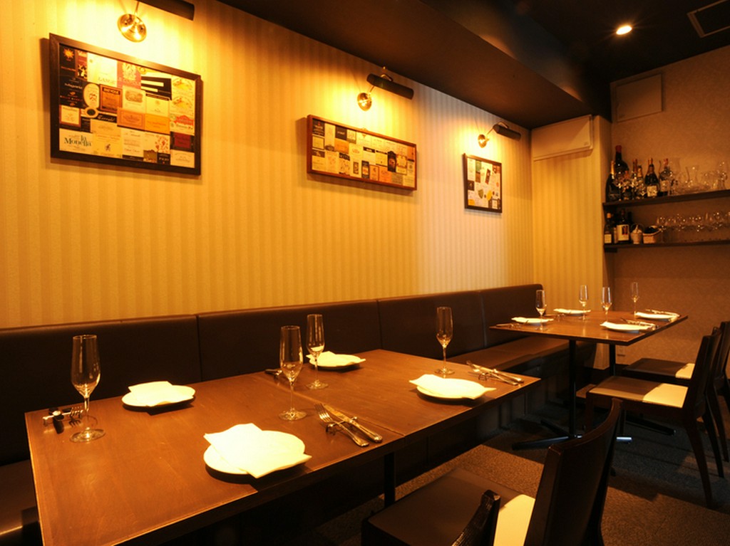 女子会などの催しにぴったりの小箱空間で、上質なコース料理を