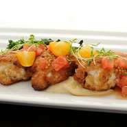 外は香ばしく、中はミルキー。キンカンとトマトの酸味が白子の旨味を引き出し、上品な味わいを醸し出しています。