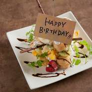 大切な記念日や、お誕生日におすすめ。主役の方に喜んでいただけるよう、要望に応じて花束を用意してくれたり、サプライズの相談にものってくれます。
