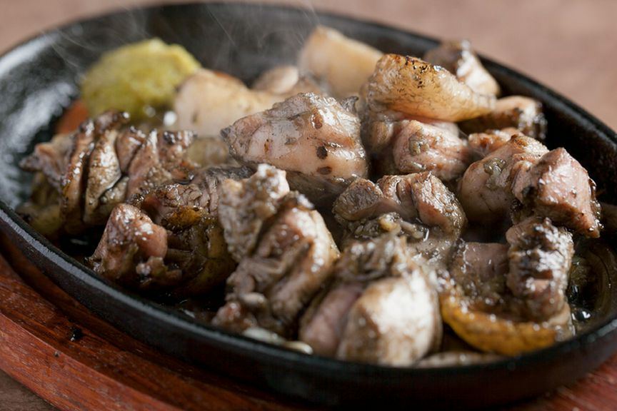 お店の人気ナンバーワン! 名物『もも焼』