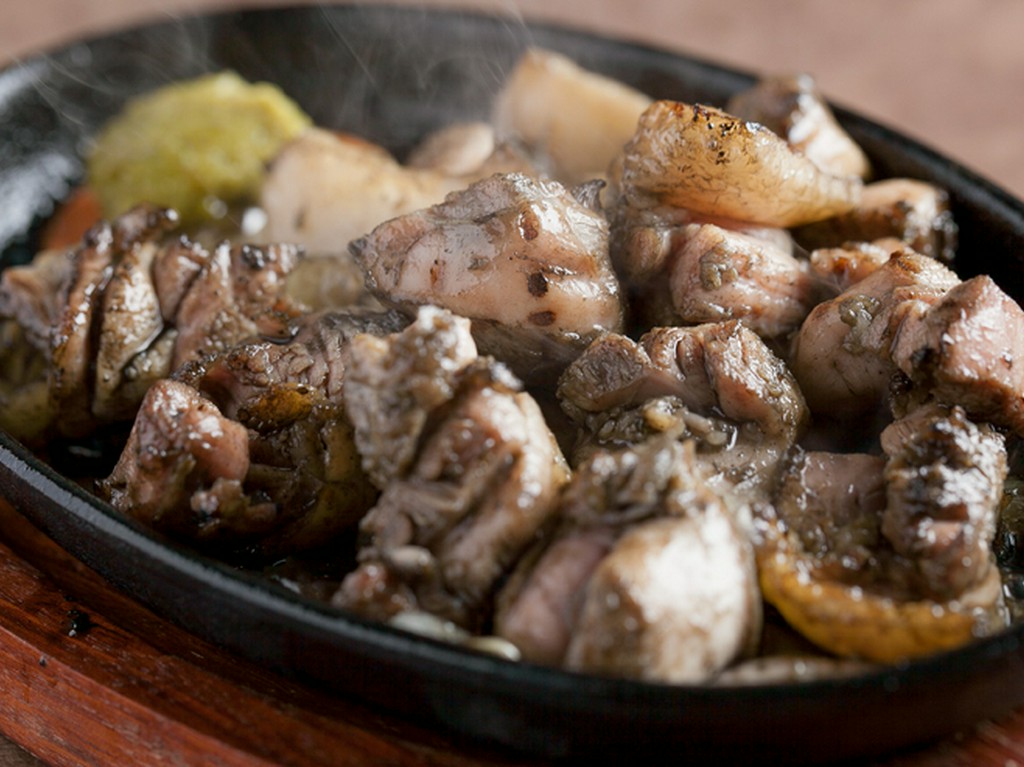 お店の人気ナンバーワン！　名物『もも焼』