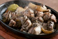 お店の人気ナンバーワン！　名物『もも焼』