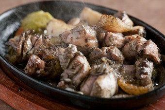 お店の人気ナンバーワン！　名物『もも焼』