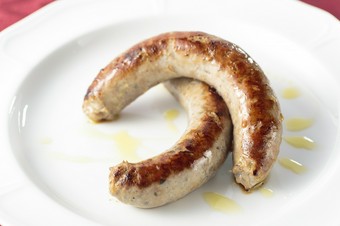 季節ごとに中身が変わる、風味豊かな『サルシッチャ 』1本