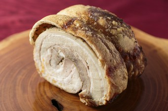 抜群の味わい！ 一度食べたら虜になる『ポルケッタ ノルチャ風』