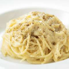本場の味をそのままに、ローマ三大パスタが堪能できます