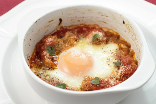 熱々をどうぞ！　『ローマ風トリッパ 落とし卵のオーブン焼き』