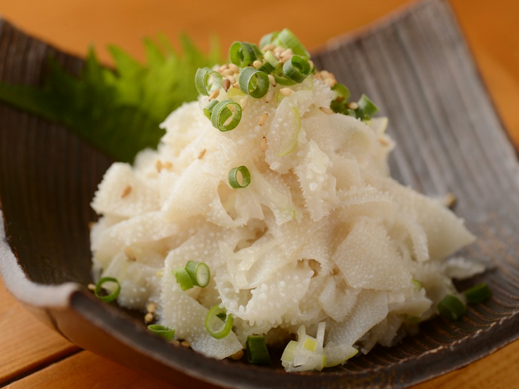 コリコリした食感で丁寧に洗い上げた真っ白な『白センマイ』