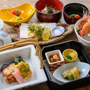 北海道ならではの新鮮魚介や季節の素材を使った本格和食。種類豊富な味が、酒の肴からメインの逸品、コースまで揃います。箸が止まらなくなる美味しさを心ゆくまで堪能！