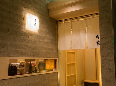 幅広いシーンに立ち寄れる、大人の隠れ家的空間