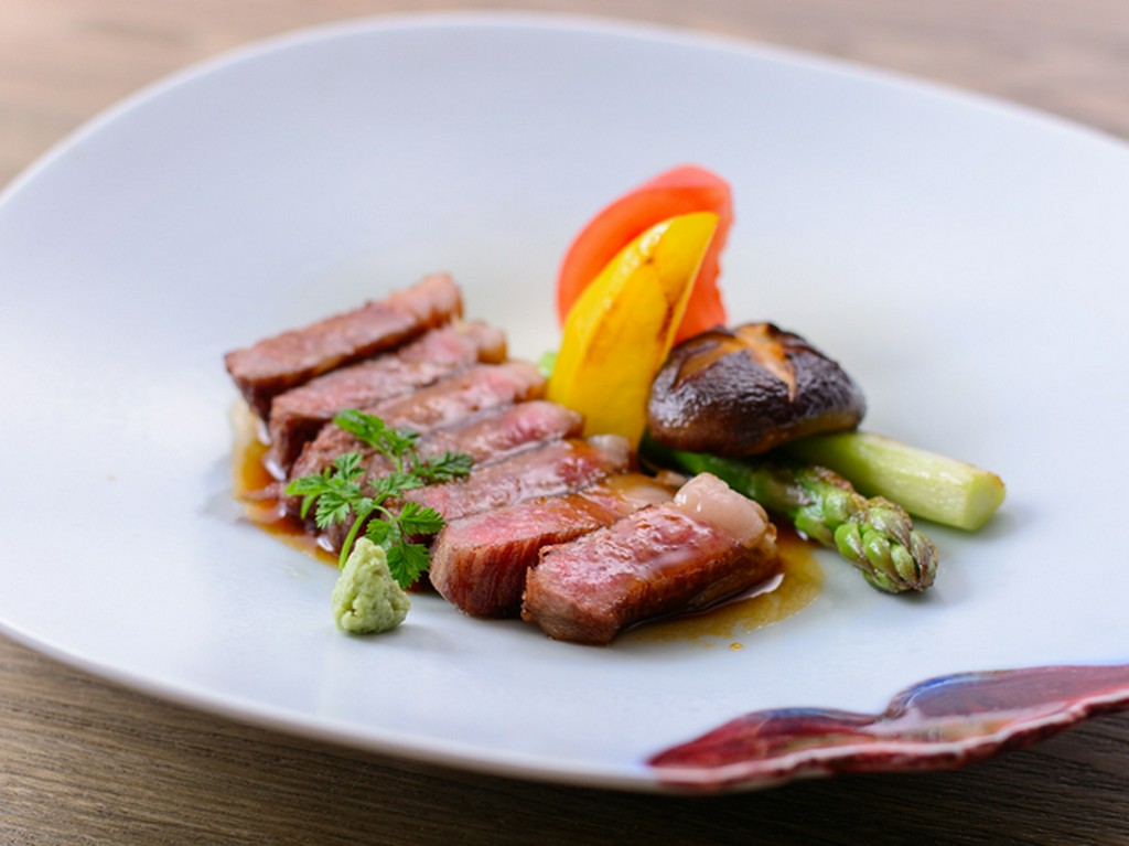 柔らかなお肉の旨みを堪能できる『平取牛のステーキ』