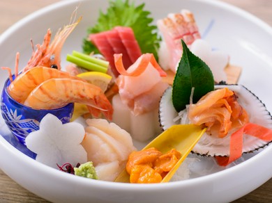 目で見ても楽しめる彩美しい盛り付け『刺盛（二人前）』