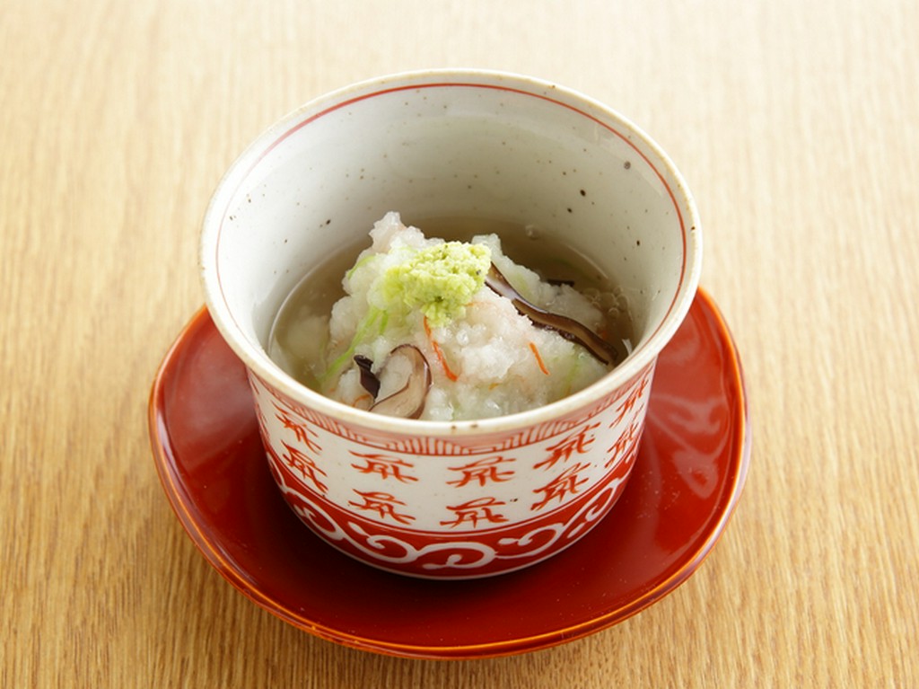 ふわりと蒸し上げた冬のお楽しみ『鯛のかぶら蒸し』