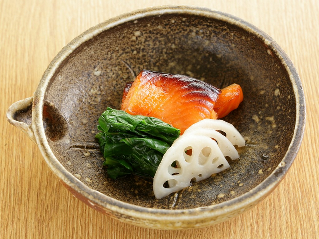 『サーモンの西京焼き ちぢみほうれん草ソテー 酢ばす』