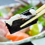 佐賀近海の旬の味わいが一番の魅力ですが、「有明海苔」で巻いて食べる地元ならではの食べ方もオススメしたい理由です。私は海苔産地の出身ですので、香り高い海苔の美味しさもぜひ味わっていただきたいですね。