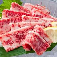 人気の高いトモバラのお刺身。馬肉の甘みが一番強い一品です。