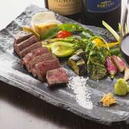 厚さ3センチの鉄の上で、シェフが丁寧に焼き上げた宮崎牛のヒレステーキ。肉そのもの旨みが味わえます。