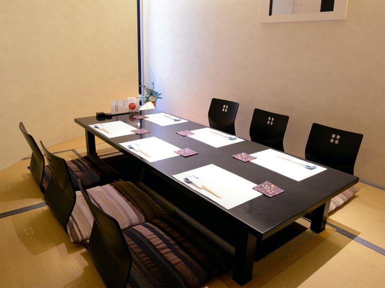 日常から隔離された完全個室で料理を堪能