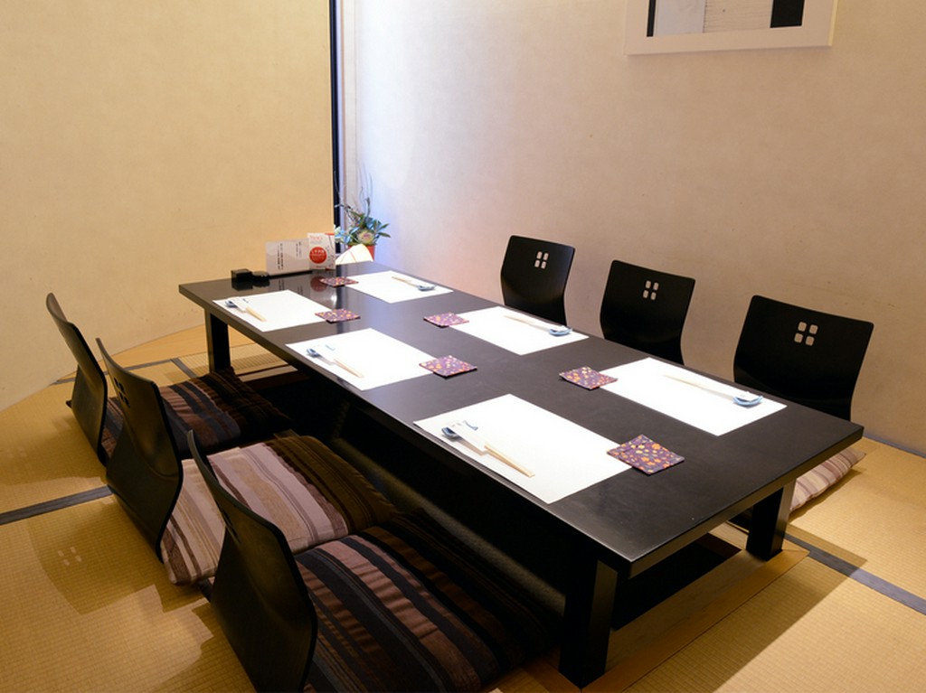 日常から隔離された完全個室で料理を堪能