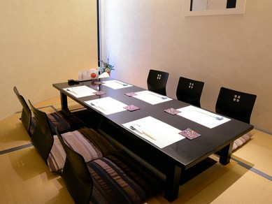 日常から隔離された完全個室で料理を堪能