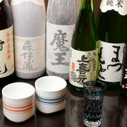 入手困難で知られる“焼酎3M”こと「魔王」「村尾」「森伊蔵」をはじめ、希少な焼酎を多数取りそろえてお待ちしています。