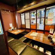 大人数での宴会に最適な、最大15名様まで収容可能な掘りごたつ式の半個室をご用意。ゆっくりとくつろげる空間になっております。