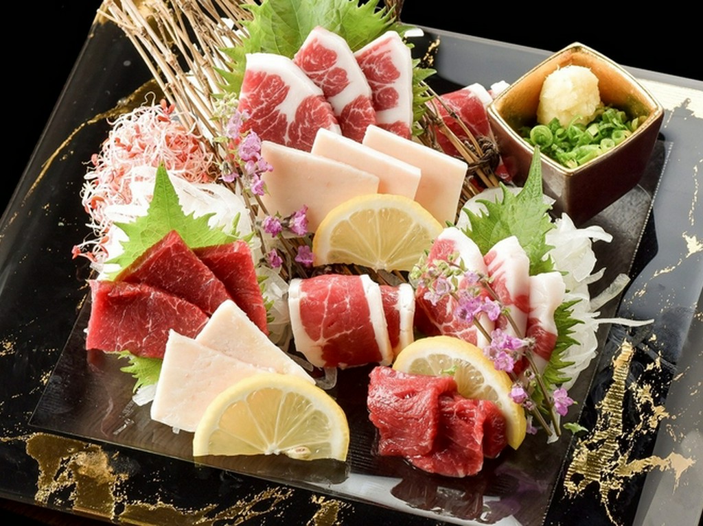 カナダ産カナダ肥育の短期熟成馬肉をご用意しております