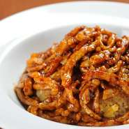 暑い夏を乗り切るには、やはりスタミナ満点のお料理に限ります。
ガッツリ肉食系の方にお勧めです。