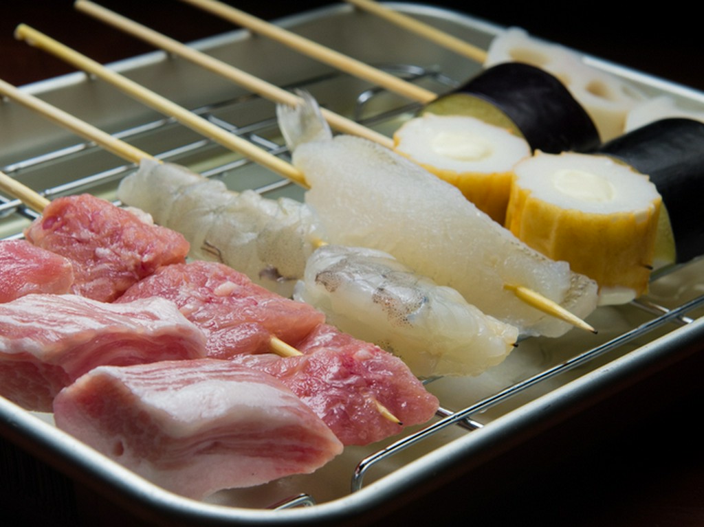 その日の仕入れからおすすめの食材を提供『おまかせ盛り　10本』