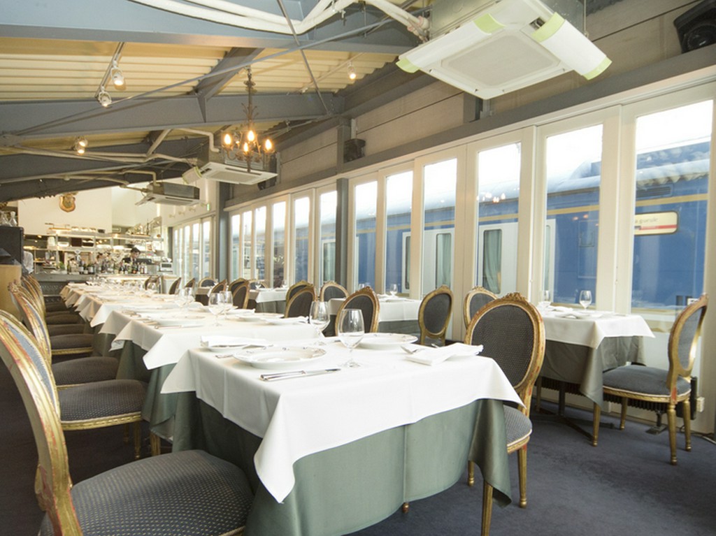 日本版オリエント急行と謳われたオシャレな店内