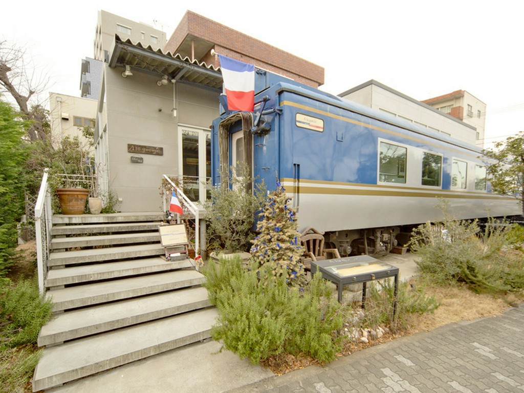 オリエント急行の車両が目印