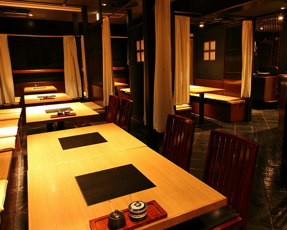 和モダン空間で楽しむデート、しっとりとした時間が流れます