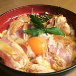 お椀もの・いぶりがっこ・小鉢付
　
通常の親子丼に炭火で炙った比内地鶏のもも
むね・ささみ・ふりそでを贅沢に追加した
珠玉の逸品。

追加セット★
稲庭うどん追加　300円
ドリンク追加　200円
