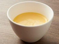コラーゲンたっぷりの深いコクと旨味のある乳白色のスープ