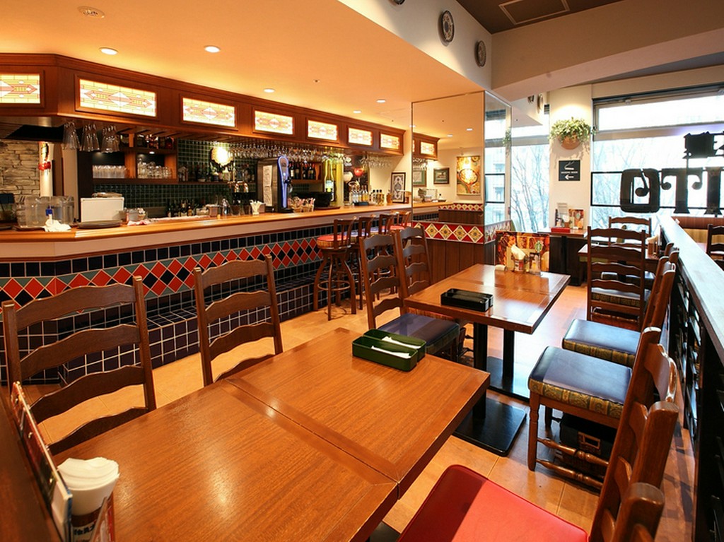 肩肘張らずに一人の時間を満喫。珍しいメキシコのお酒が豊富