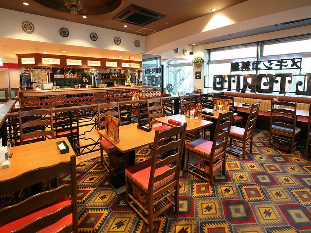 開放感のある店内は、100名様まで収容可能な広々フロア