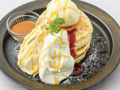 ビターな『キャラメルクリームとバニラアイスのパンケーキ』