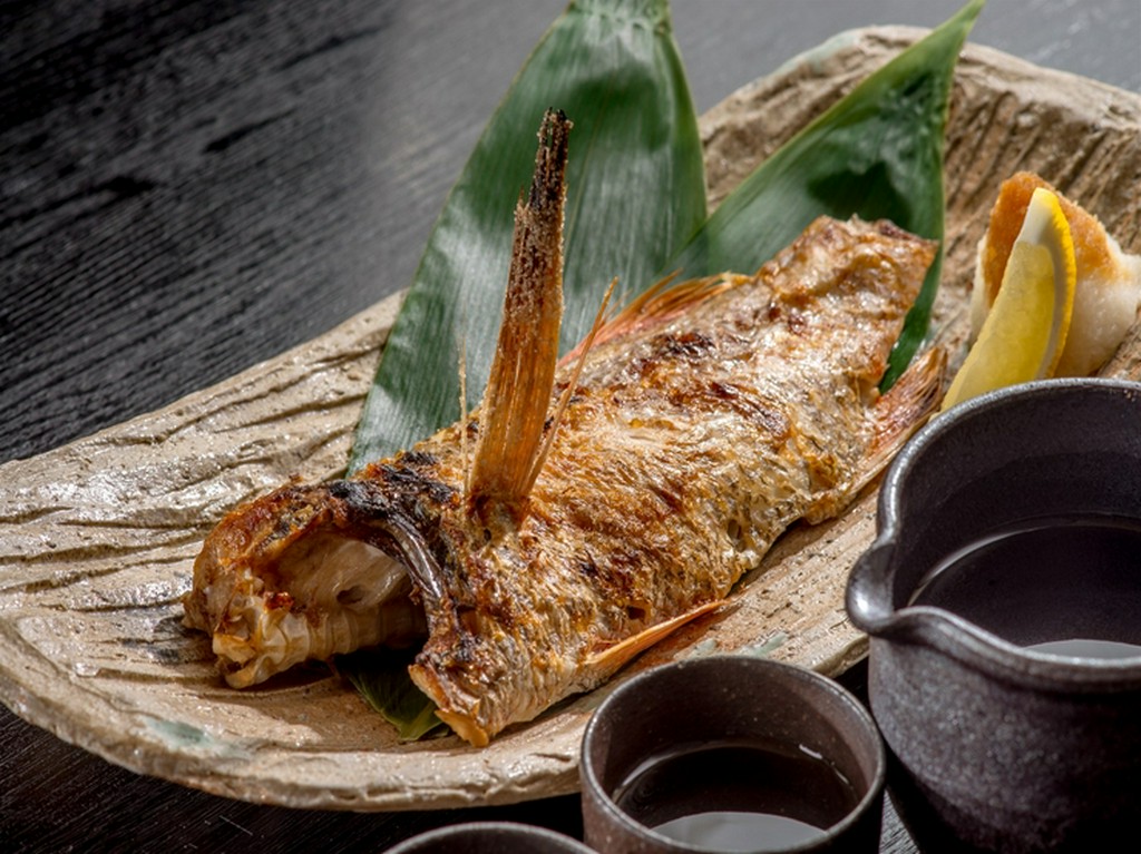 香ばしく金色に焼き上げられた『のどぐろ塩焼き』