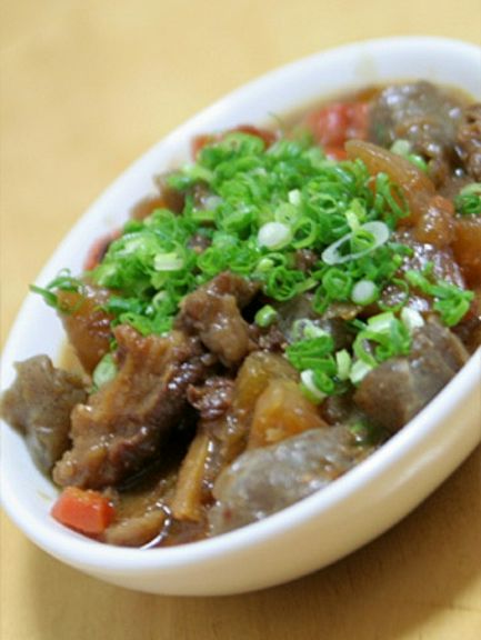 とろけるような食感がたまらない『和牛すじ煮込み』