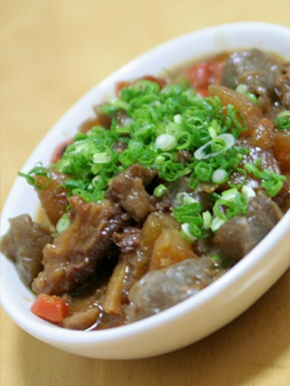 とろけるような食感がたまらない『和牛すじ煮込み』