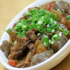 とろけるような食感がたまらない『和牛すじ煮込み』