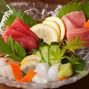 鮮度のよい魚介類が5種も入った『お造り盛り合わせ』