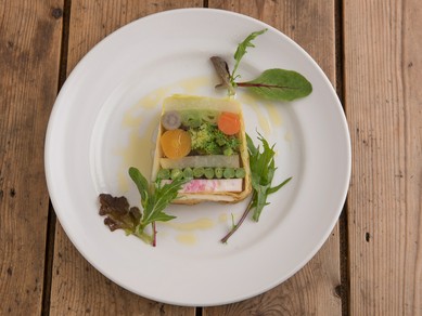 手間ひまかけた『旬のお野菜をたっぷり詰め込んだ彩りテリーヌ』