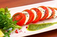 みんな大好きカプレーゼ! すんごい甘いフルーツトマトを使用しています。