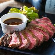 オーストラリア産牛肉を使用。
脂が少なく肉の旨みが濃い赤身部分です。