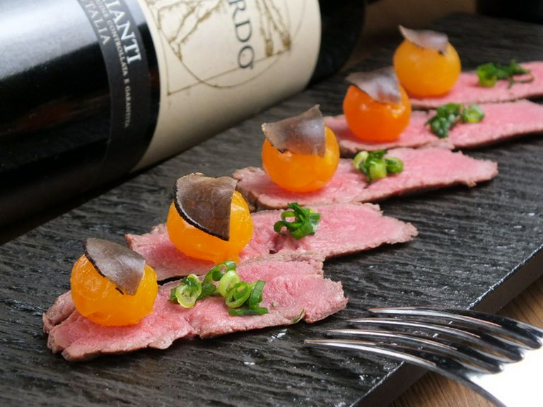 うずらの卵 牛ロース巻トリュフ添え