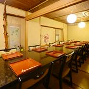 【座敷】13～30名（テーブル席の場合は20名様まで）座卓にも出来ます